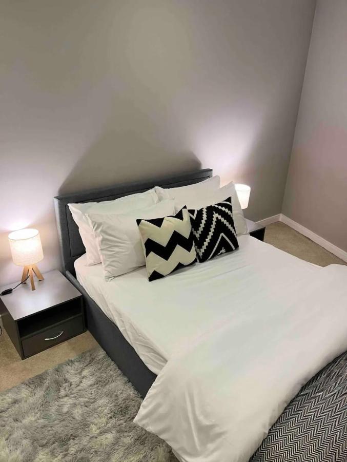 Modern Room Homestay In Apartment With Private Bathroom 克罗伊登 外观 照片